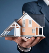 Financiamento imobiliário é a operação de crédito para adquirir ou construir um imóvel, onde o comprador utiliza o recurso de um banco para pagar o valor da propriedade, e a quitação ocorre em parcelas mensais.